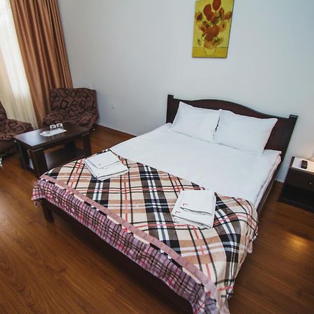 Hotel Lux Тбілісі Номер фото