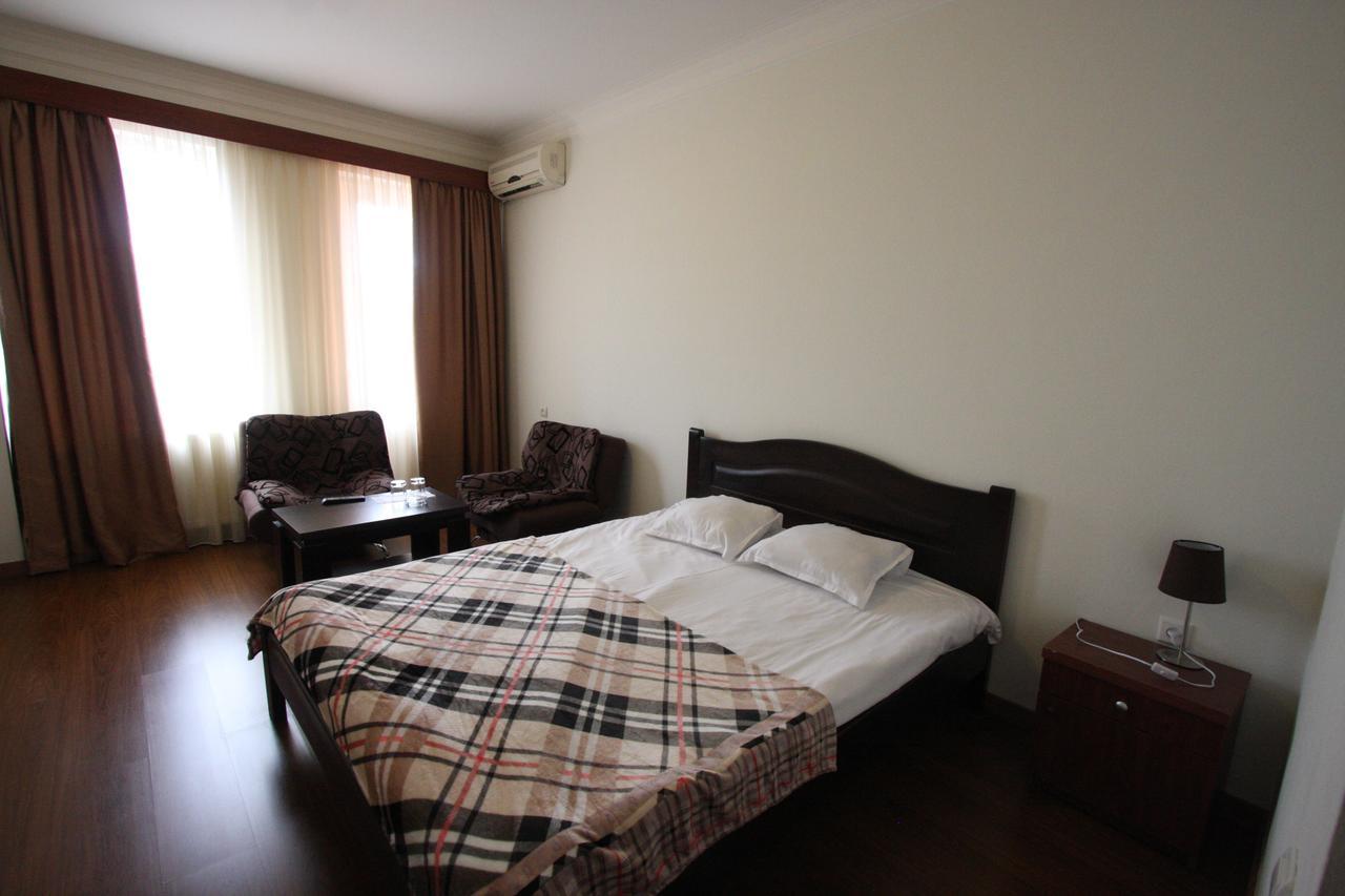 Hotel Lux Тбілісі Екстер'єр фото