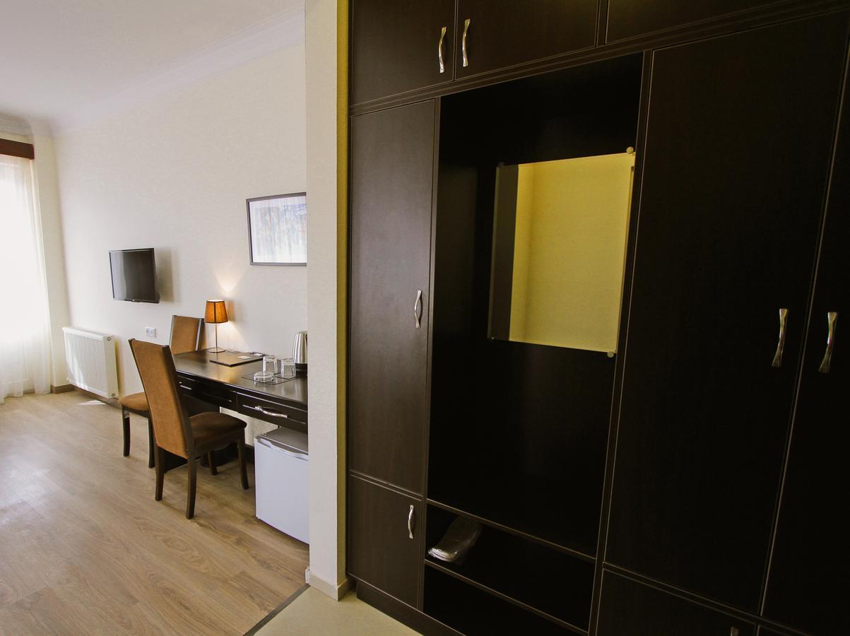 Hotel Lux Тбілісі Екстер'єр фото
