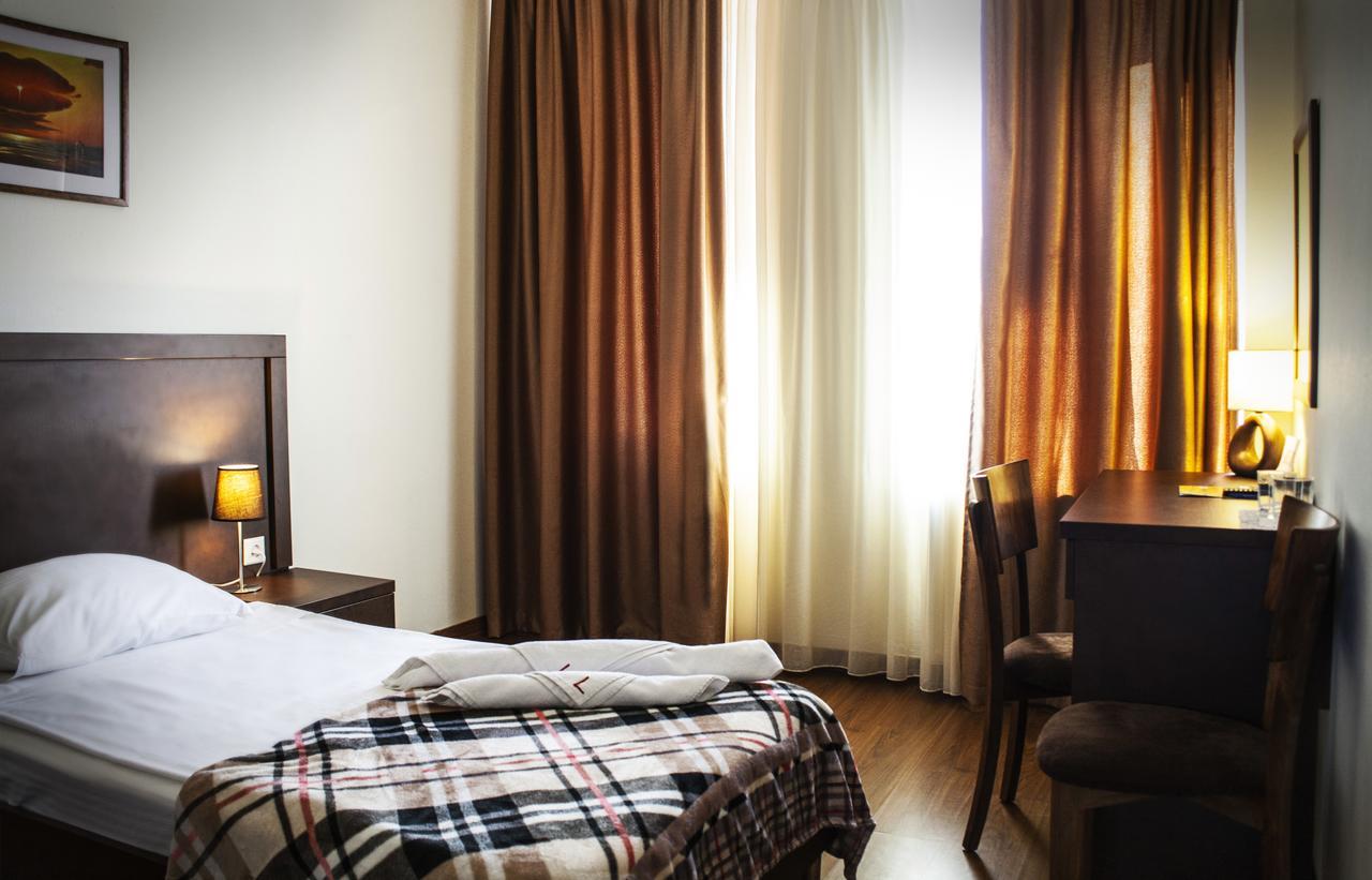 Hotel Lux Тбілісі Екстер'єр фото