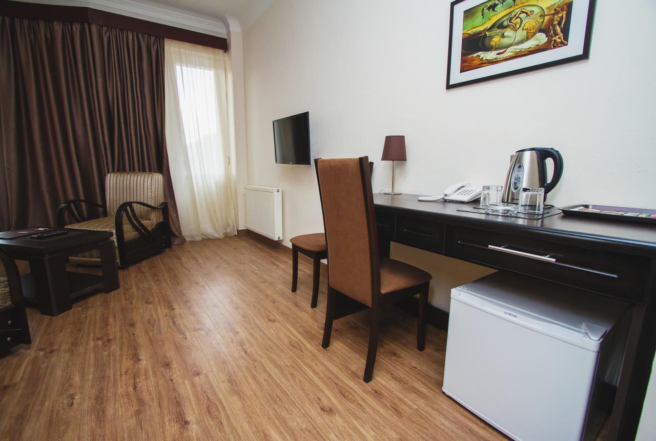 Hotel Lux Тбілісі Екстер'єр фото