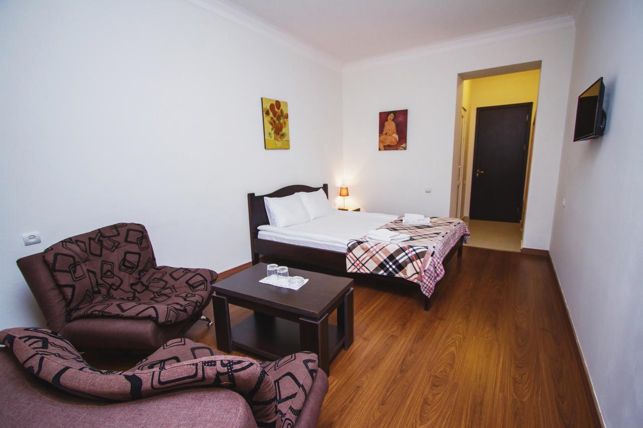 Hotel Lux Тбілісі Екстер'єр фото
