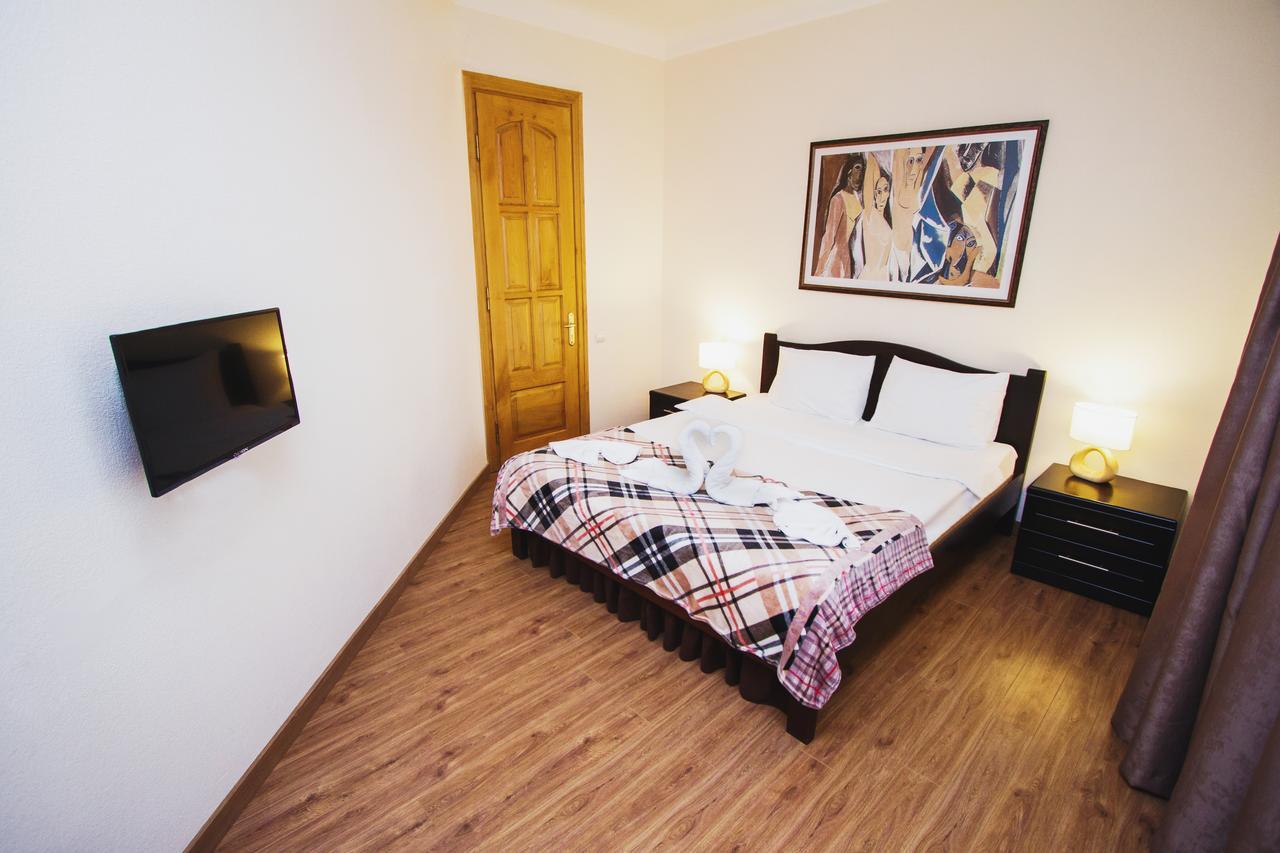 Hotel Lux Тбілісі Екстер'єр фото